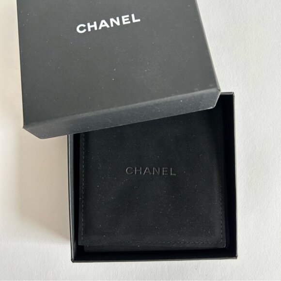 Chanel 2020 Crystal & Faux Pearl Mismatch Hoop Earrings - Picture 6 of 13